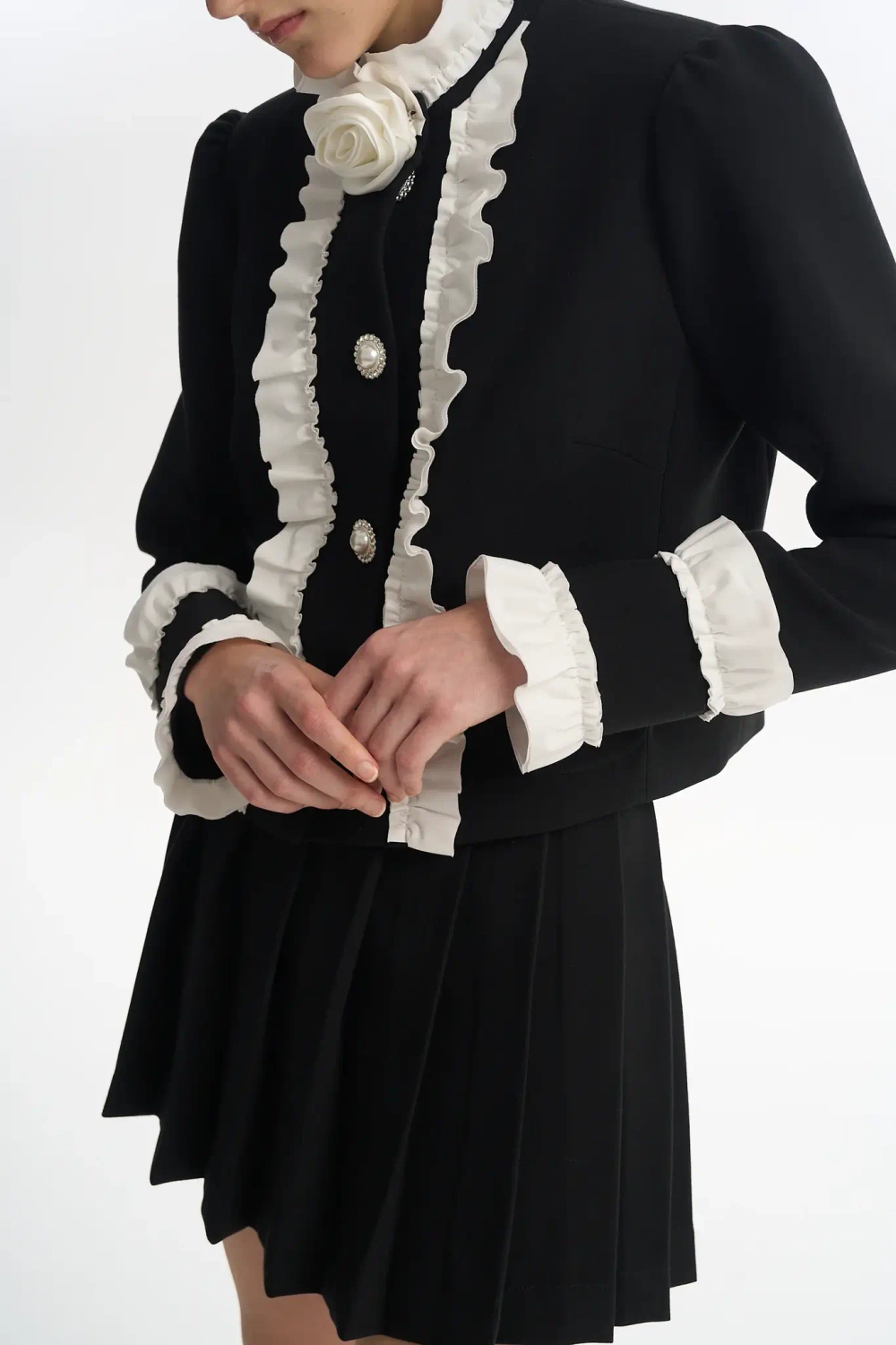 Жакет с рюшами и розой