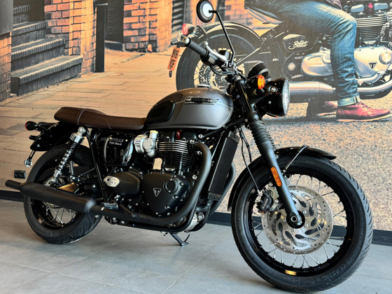 TRIUMPH BONNEVILLE T120 BLACK