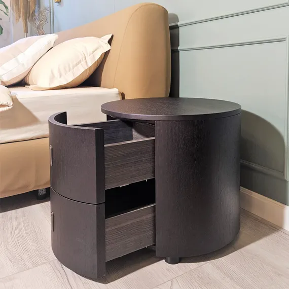 Прикроватная тумбочка Giselle с двумя ящиками