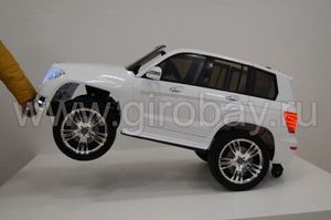 Детский электромобиль River Toys Mercedes-Benz GLK300 белый