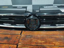 Решетка радиатора Volkswagen Tiguan 2 16-20 Б/У Оригинал 5NA853653
