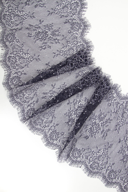 Кружево шантильи темно-синее с нитью экрю неэластичное ширина 22 см длина 1.45 м