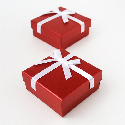 Футляр картонный с бантиком, серия "КОНФЕТТИ"