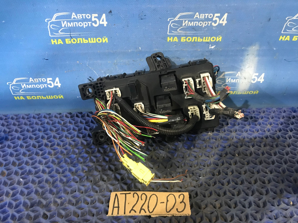 Блок предохранителей салонный TOYOTA AVENSIS 1999