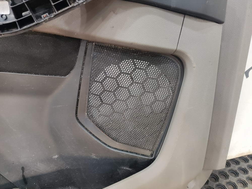 Обшивка двери левой 2020г.