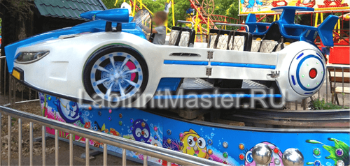 Аттракцион-качеля «Летающая белая машина»
