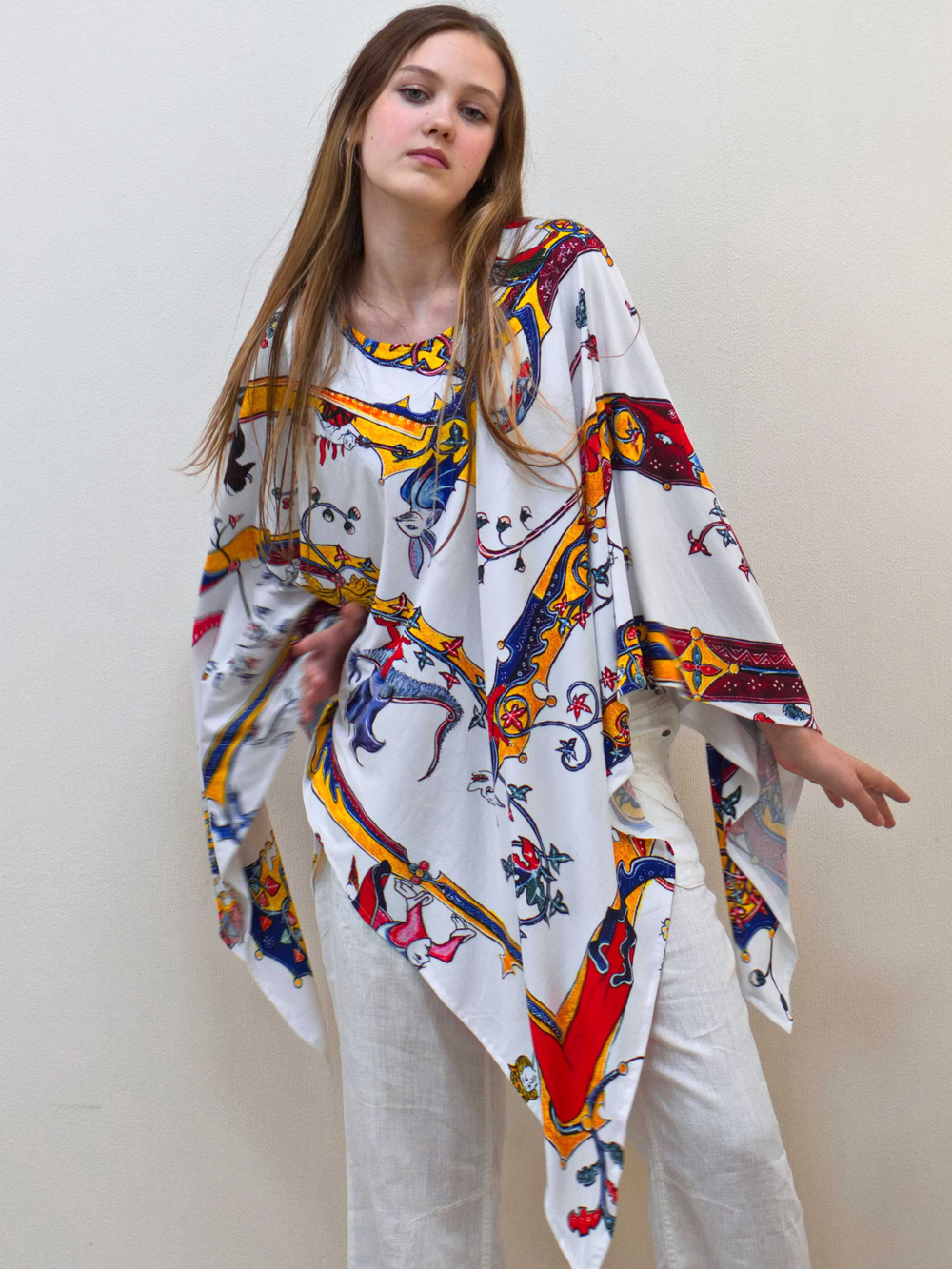 Накидка-пончо "Латтрела", по мотивам средневековых буквиц и фантастических существ со страниц Псалтыри Латтрелла