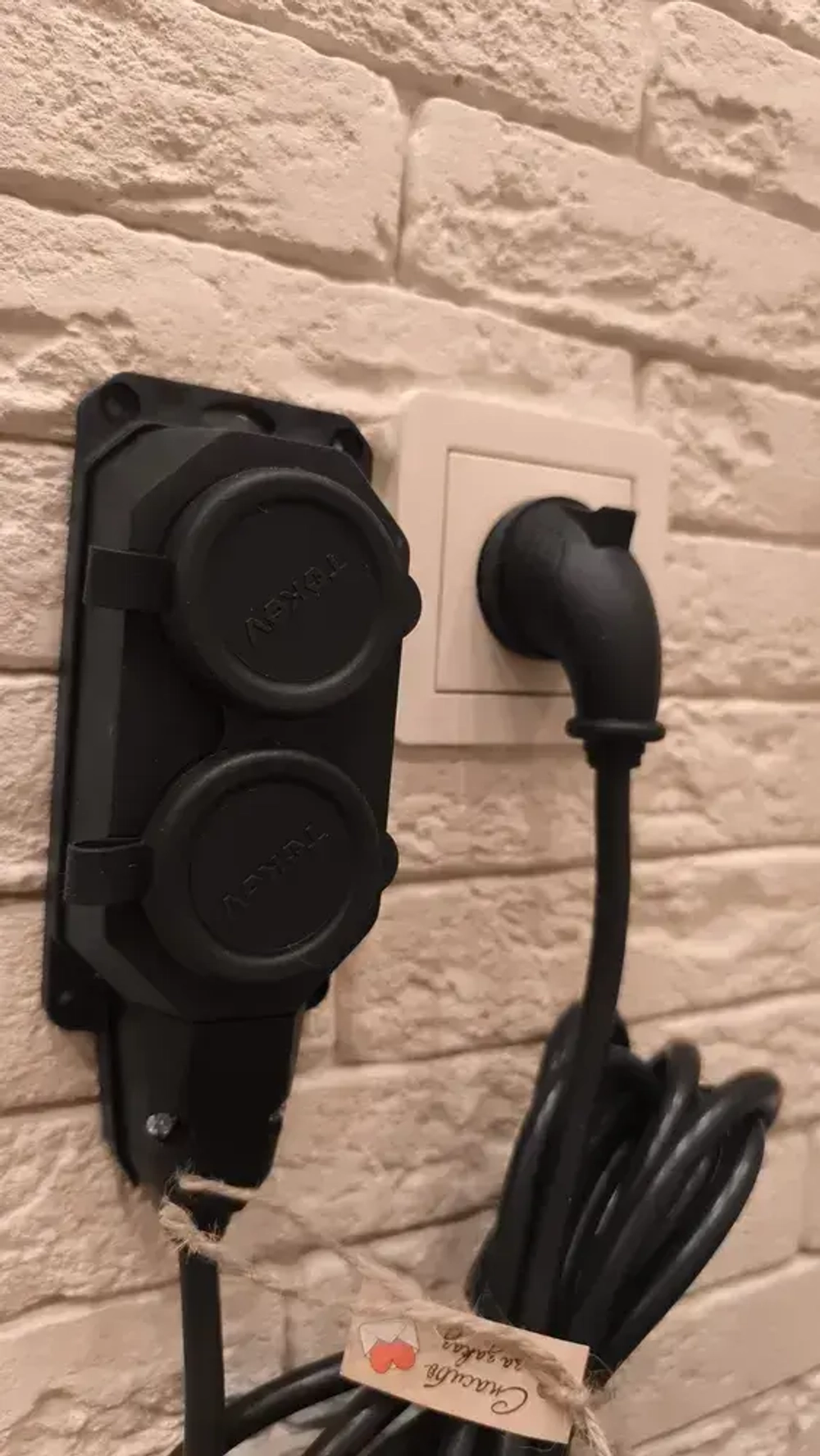 Удлинитель IP 44 влагозащищенный .с Угловой вилкой каучук 2 розетки 3 метра с заземлением 3на1,5 ПВС Гост