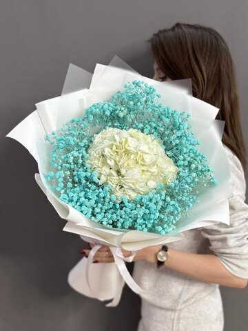 Букет с белой гортензией и гипсофилой "Тиффани"