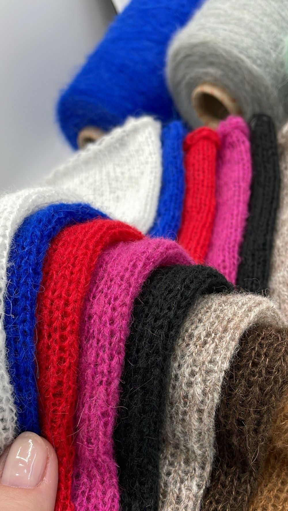 Бобинная пряжа для вязания (250 гр.) Manifattura LANE PUCCI 30% вспушеная альпака 30% полиамид 40% полиакрил