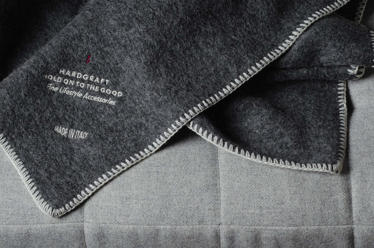 Hard Graft Wool Blanket Dark Grey — плед из шерсти