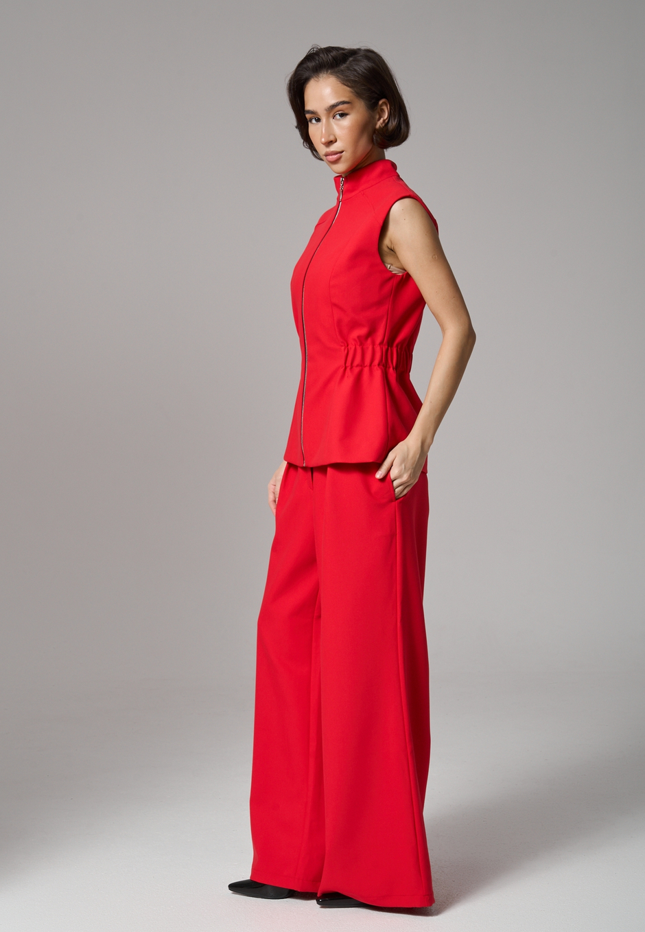 Жилет на молнии красный