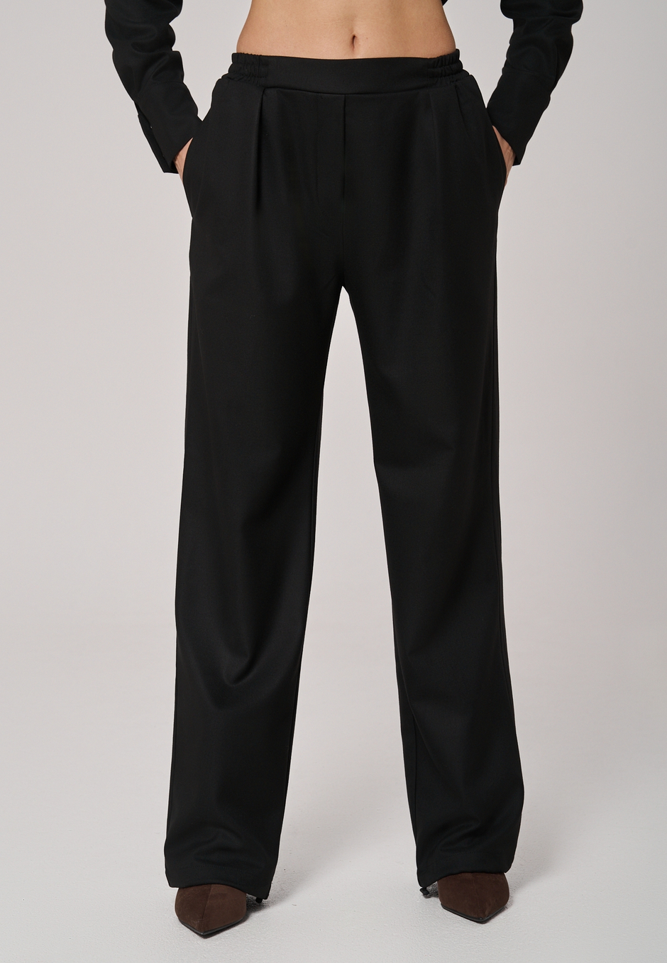 Брюки с поясом на резинке черные