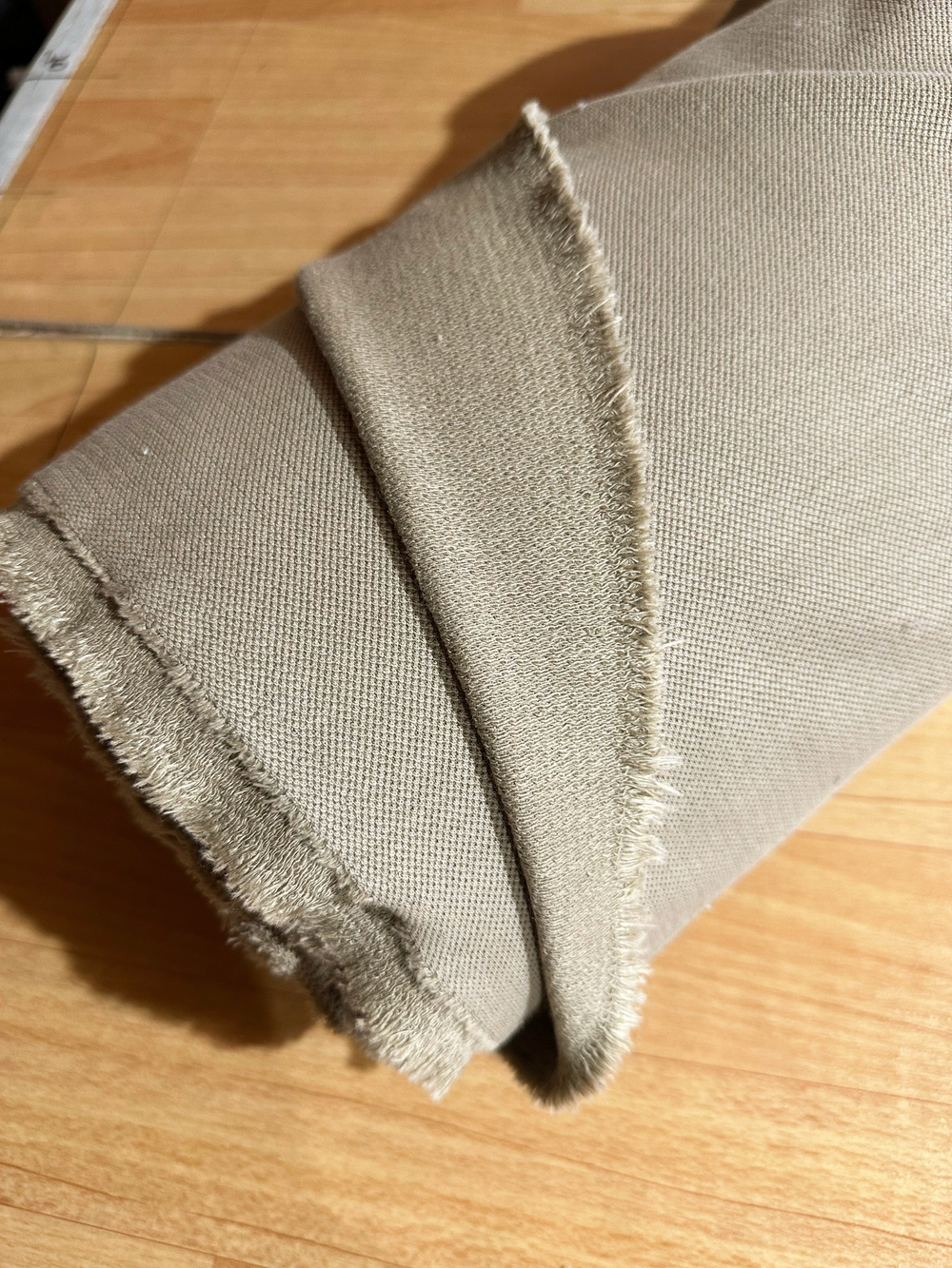 БЕЖЕВЫЙ - Футер 2х-нитка ПИКЕ компакт пенье (местами желтоватые кромки и сгиб, легко отстирывается!)