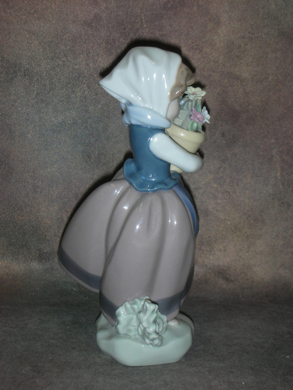Статуэтка. Фарфор. Весна пришла. Lladro. Испания