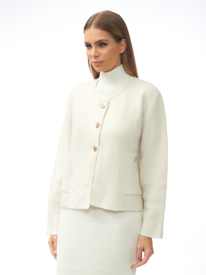 Женский трикотажный жакет молочный на пуговицах