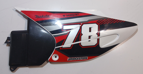 Пластик боковой центральный левый (белый-красный) мотоцикл XR300 LITE