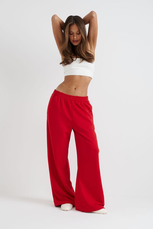Широкие джоггеры без начеса с утяжкой красного цвета