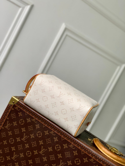 Louis Vuitton Locker Dopp Kit