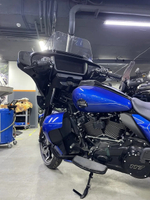 STREET GLIDE™ Ultra 117 в цвете BLUE BURST (BLACK TRIM)