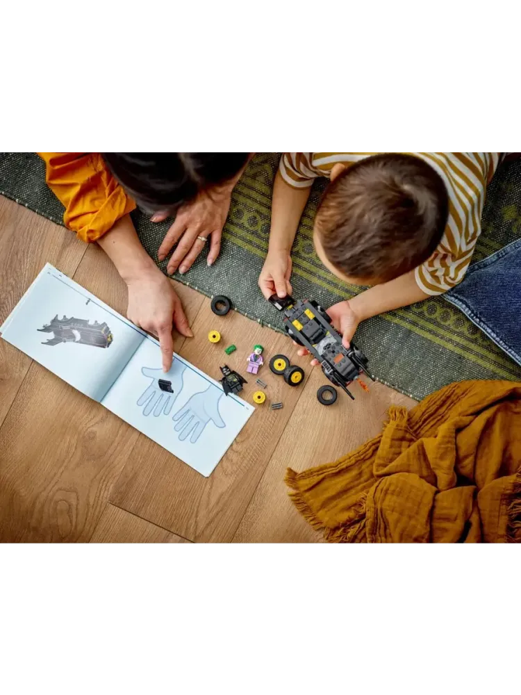 Конструктор DC 76264 Бэтмен на Бэтмобиле против Джокера