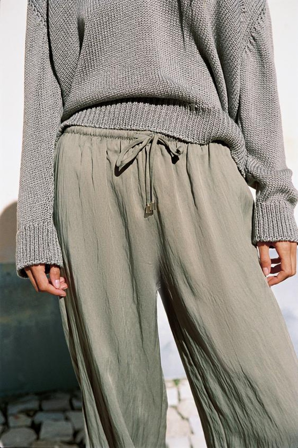 ZARA БРЮКИ-БОМБАШКИ С ЭЛАСТИЧНЫМ ПОЯСОМ, СЕРО-КОРИЧНЕВЫЙ