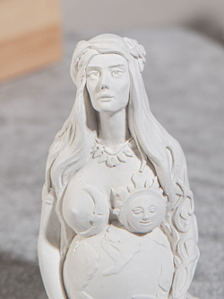 Статуэтка Гея на подставке квадрат