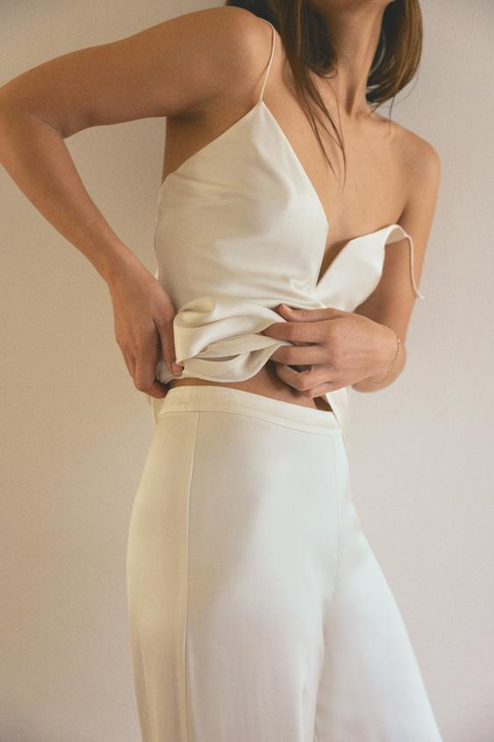 ZARA АТЛАСНЫЕ БРЮКИ ИЗ 100% ВИСКОЗЫ, ЭКРЮ