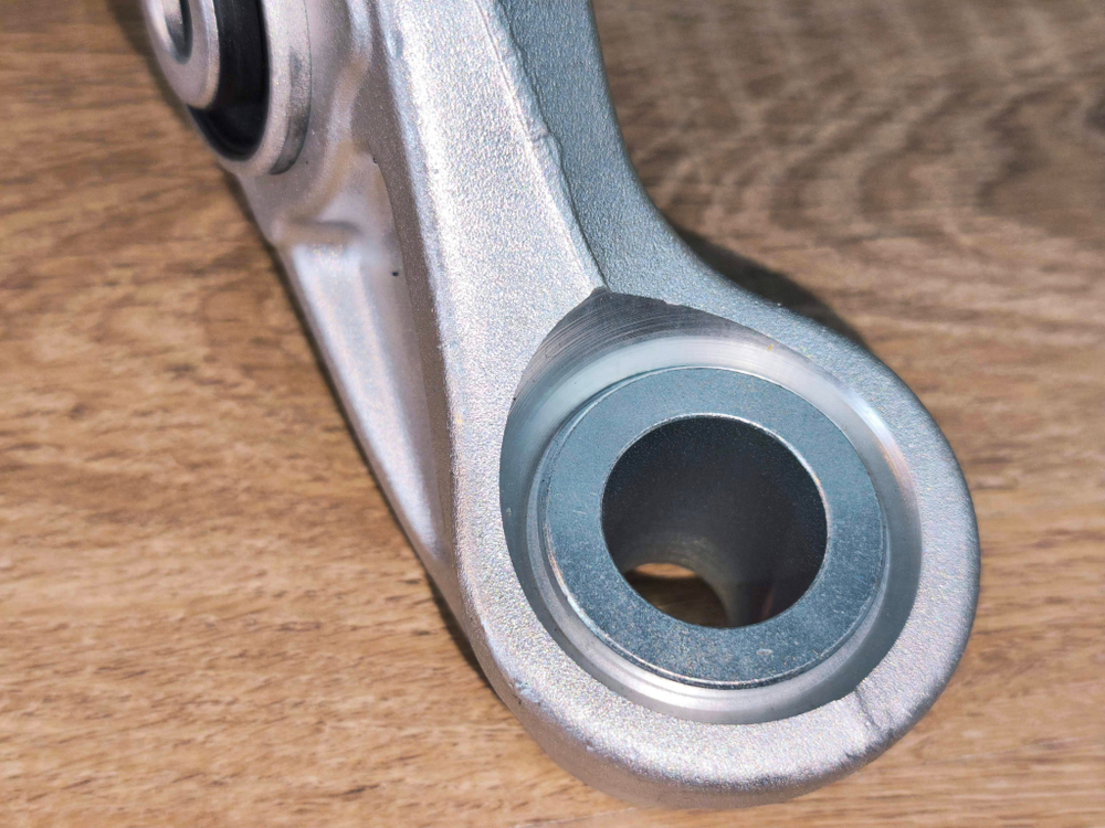 Правый поперечный рычаг передней подвески Audi A6 C7