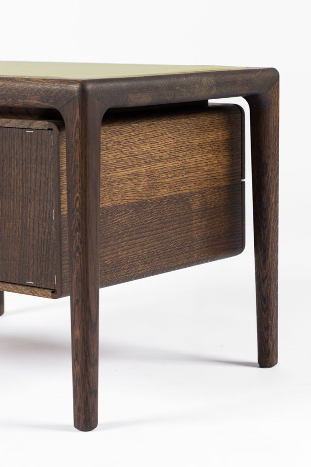 Прикроватная тумба дизайнерская из дуба Idillio