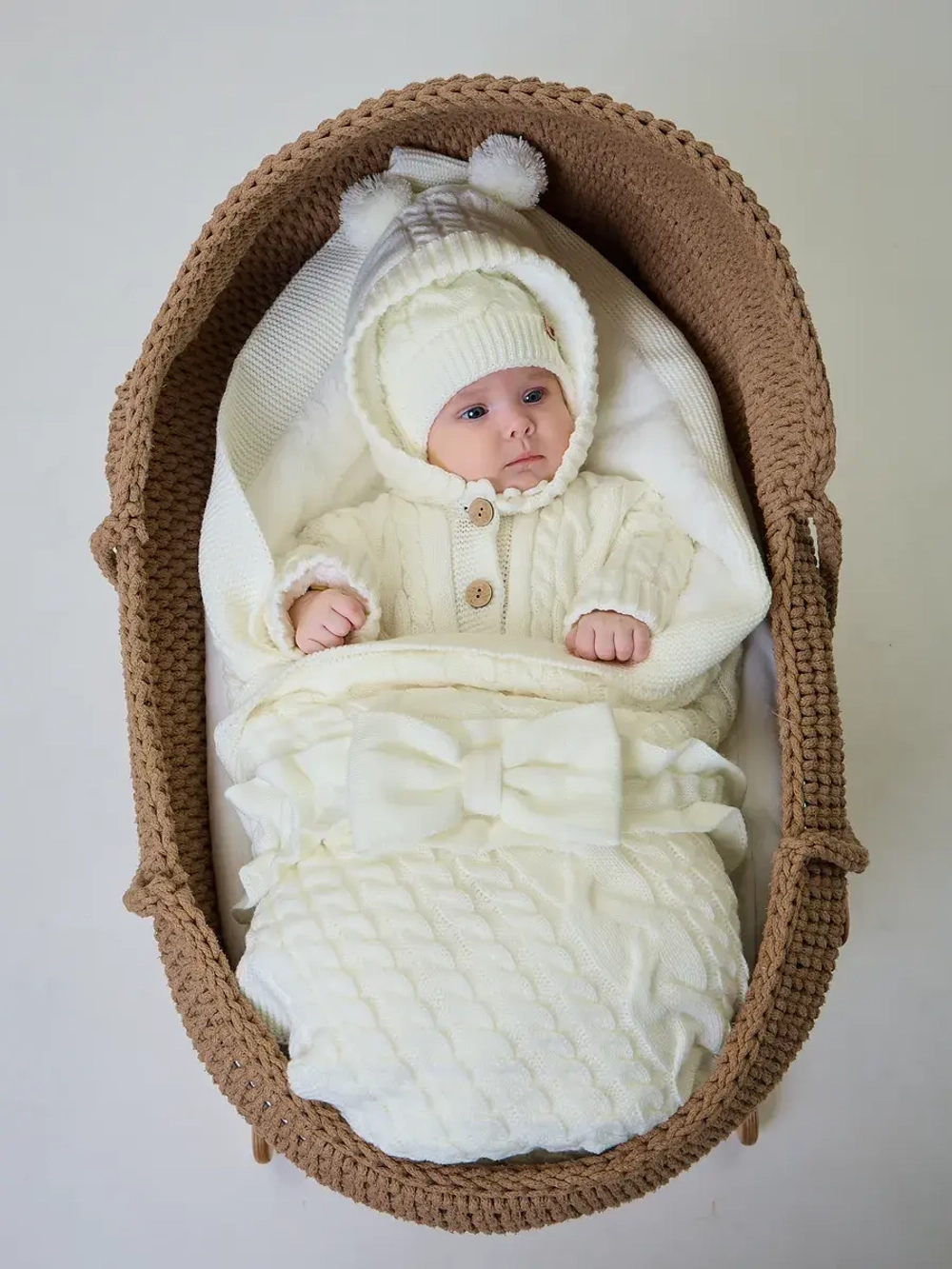 Вязаный конверт на выписку для новорожденного теплый