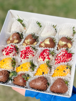 Клубника в бельгийском шоколаде Яркий микс , 16-20 шт