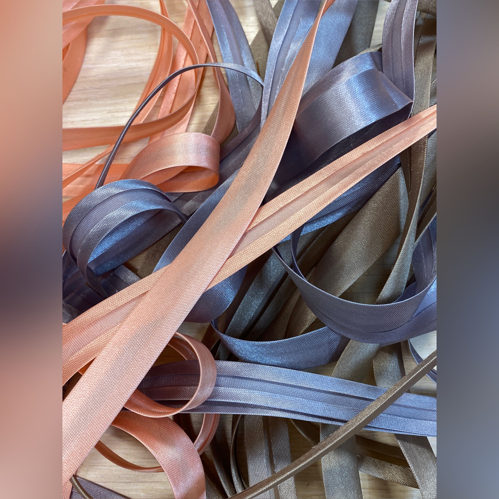 Бейка косая атласная 15мм (3 цвета по 5 м)