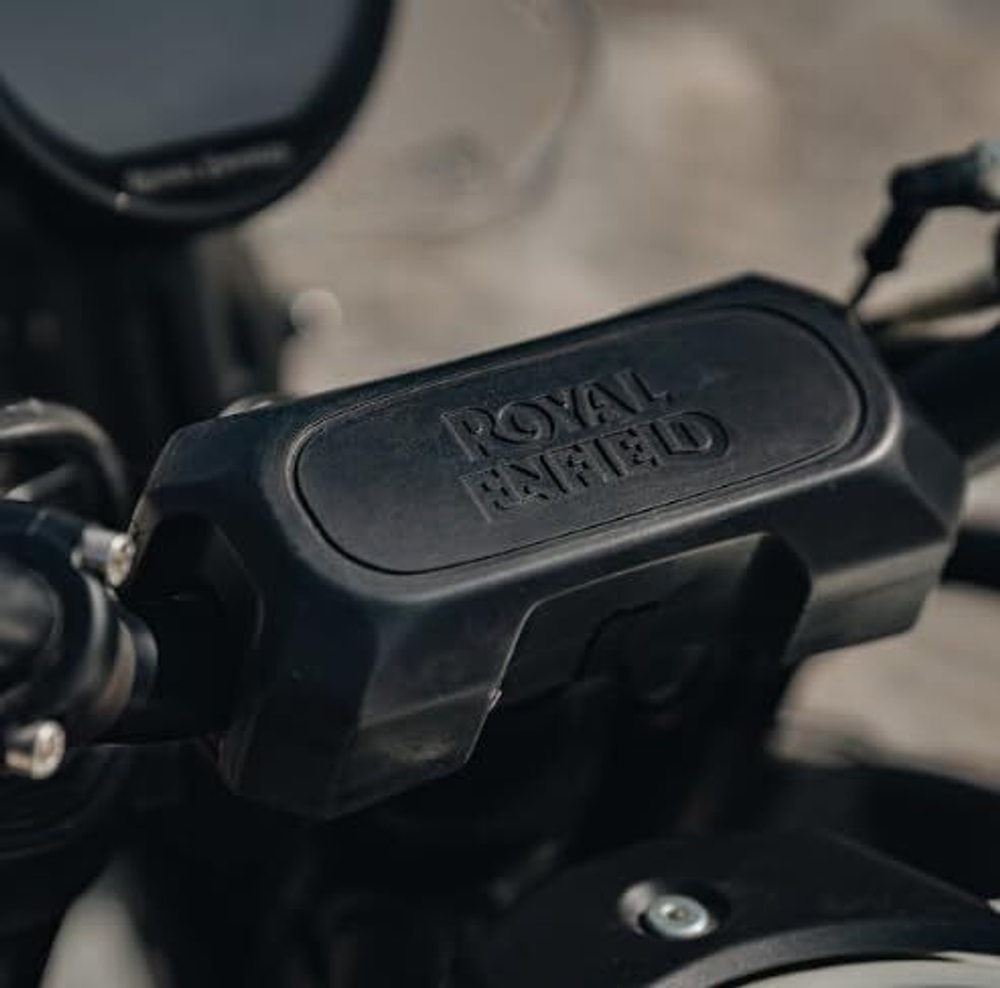 Накладка на руль Royal Enfield Black Rally Handlebar Pad Himalayan 450 KXA00402