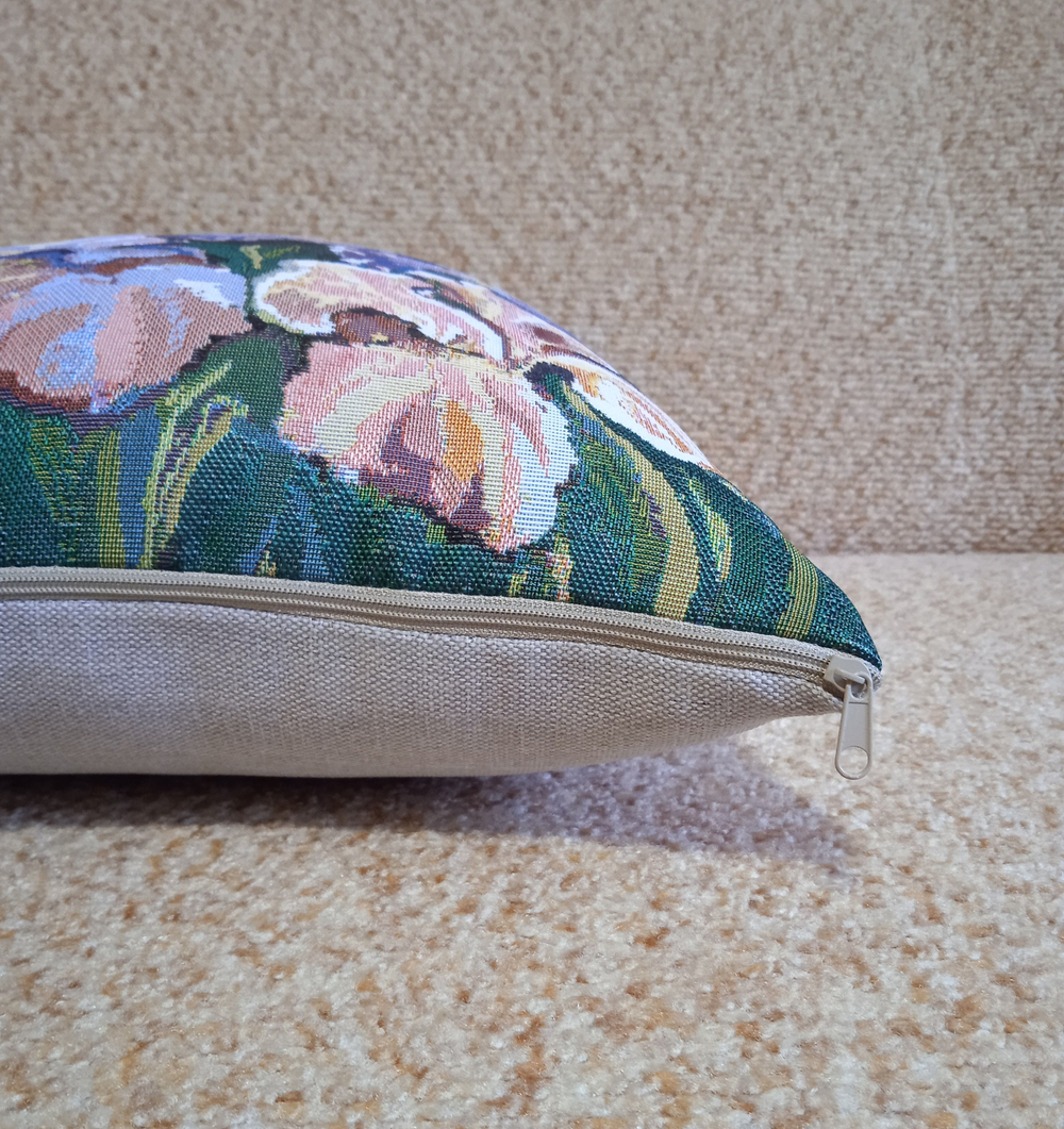 Декоративный гобеленовый чехол для интерьерной подушки Розово-сиреневые ирисы 34*34