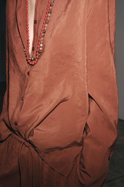 ZARA РУБАШКА ИЗ СТРУЯЩЕЙСЯ ТКАНИ — ZW COLLECTION, КАРАМЕЛЬНЫЙ