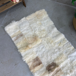 Коврик прикроватный накидка на кресло из кусочков овчины, 160 х 50 см.