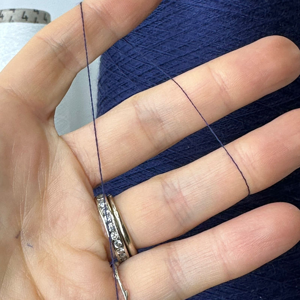 LOUVRE - CARIAGGI для Brunello Cucinelli; 90% меринос, 10% кашемир; 3000м/100гр; Pta: 42676; Col.2563 фиолетово-синий;