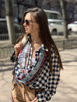 Рубашка в клетку с нашивками