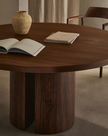 Круглый стол Nealy с ореховым шпоном в натуральной отделке, Ø 150