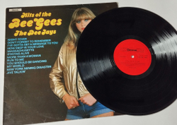 Винтажная виниловая пластинка LP The Dee Jays Hits Of The Bee Gees (UK 1979)