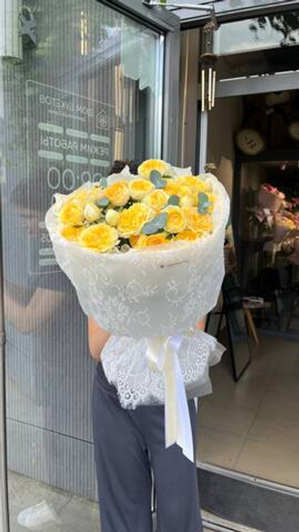 Букет из кустовых роз
