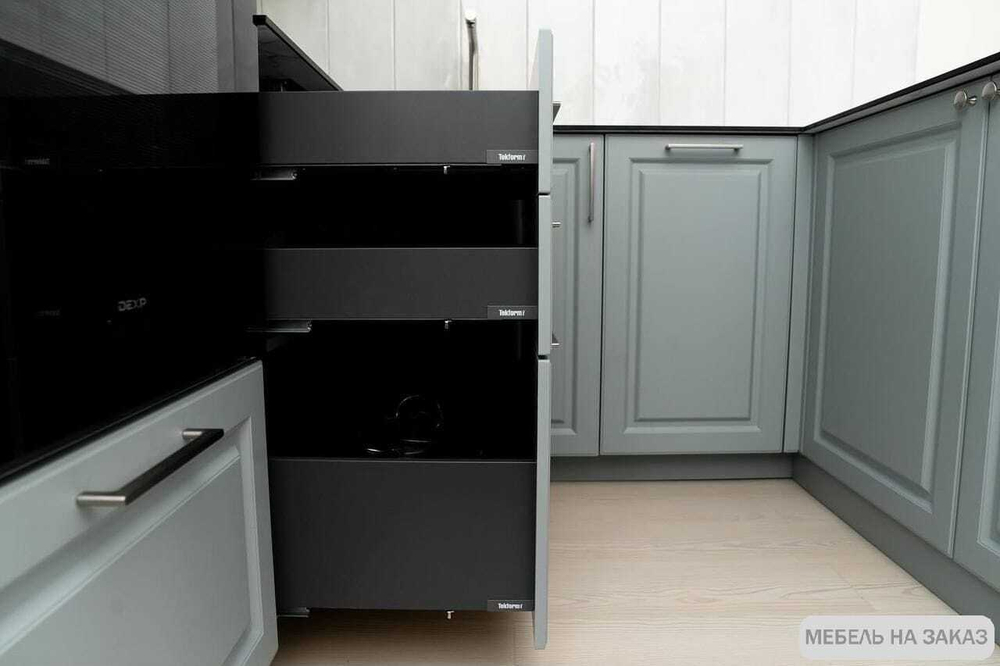 Кухня в студию с барной стойкой