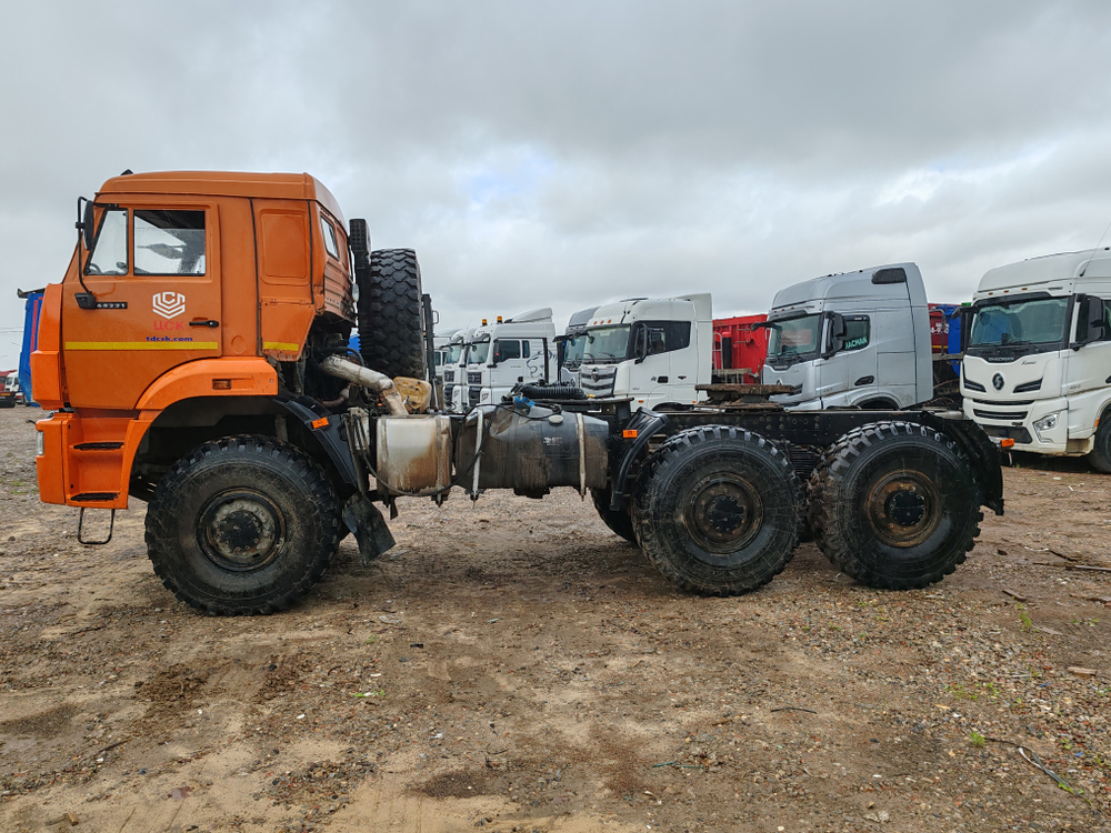 КамАЗ 65221 6x6 Седельный тягач 65221-53 (Дизельный, 11,8 л, 400 л.с., МТ)