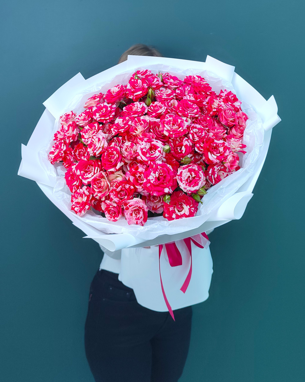 Роза кустовая малиновая Фаерфокс,19 веток(00111)