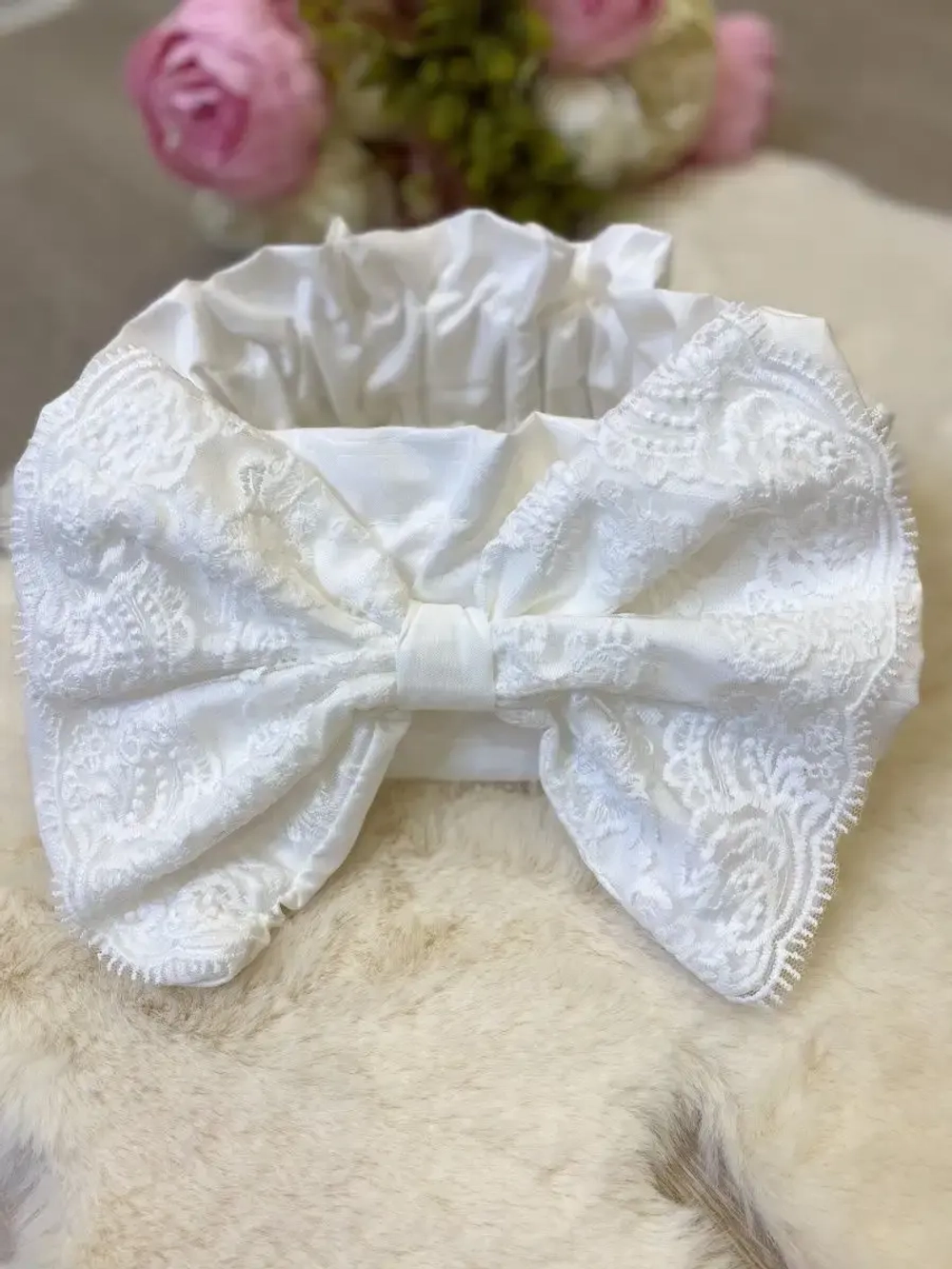 Кружевной бант на выписку