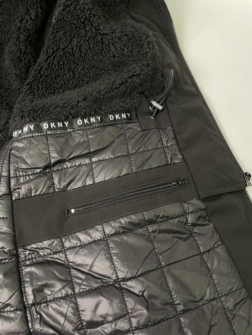 Парка DKNY