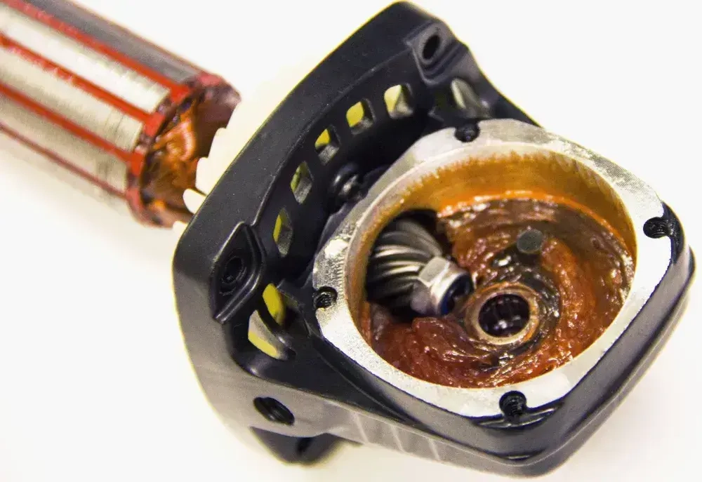 Болгарка (ушм - угловая шлифовальная машина с КОНСТАНТНОЙ регулировкой оборотов) в КЕЙСЕ PAG125SET-1100EC Partnertool Профессиональная серия