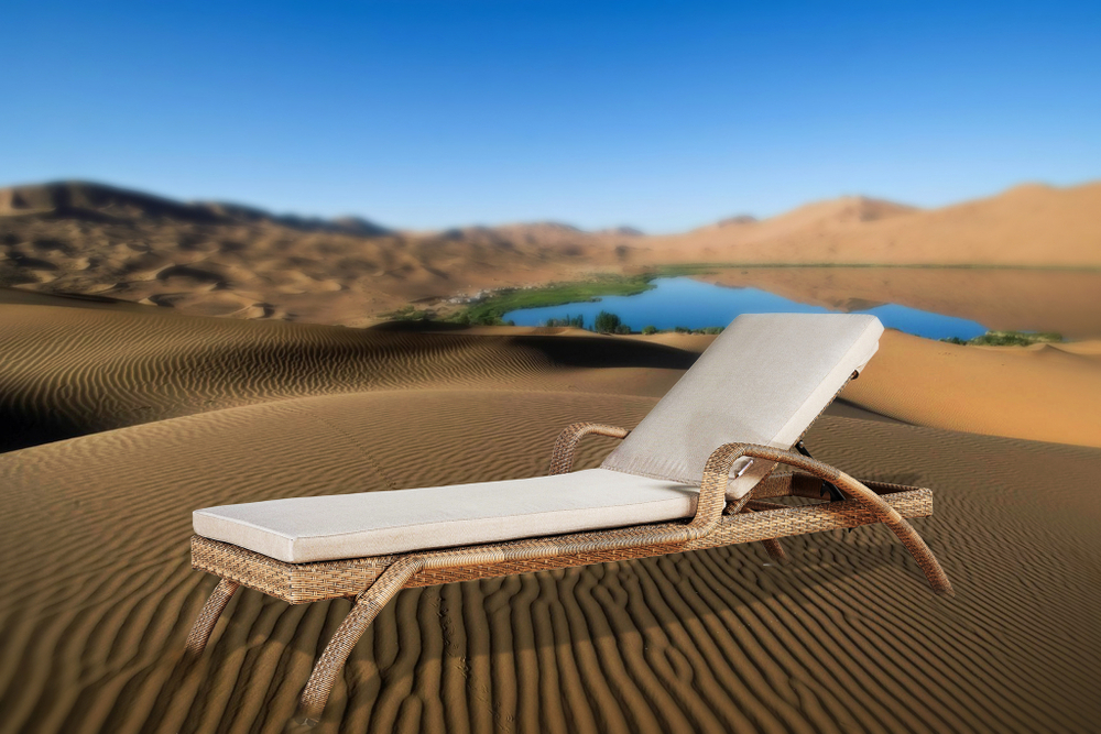 Шезлонг-лежак плетеный Tagliamento Monaco Sunbed, соломенный