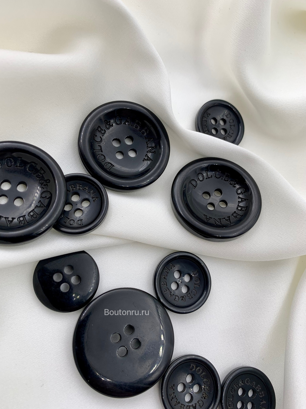 Пуговицы ДГ черные на прокол углубленные